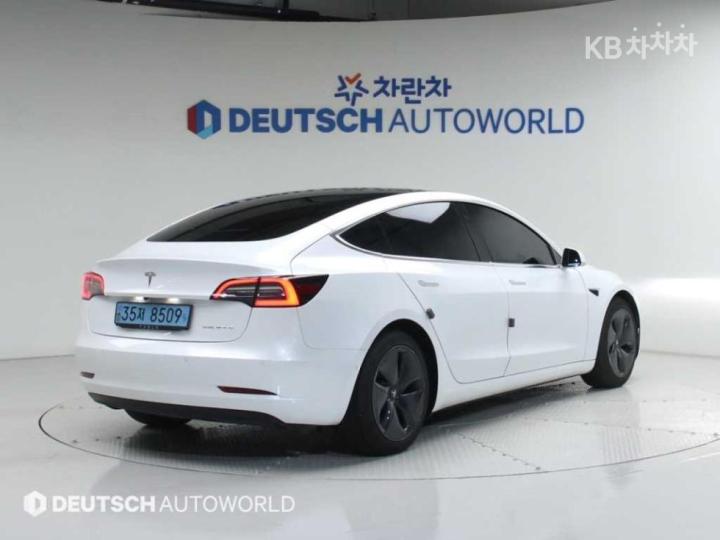 Tesla Model 3 Long Range 3