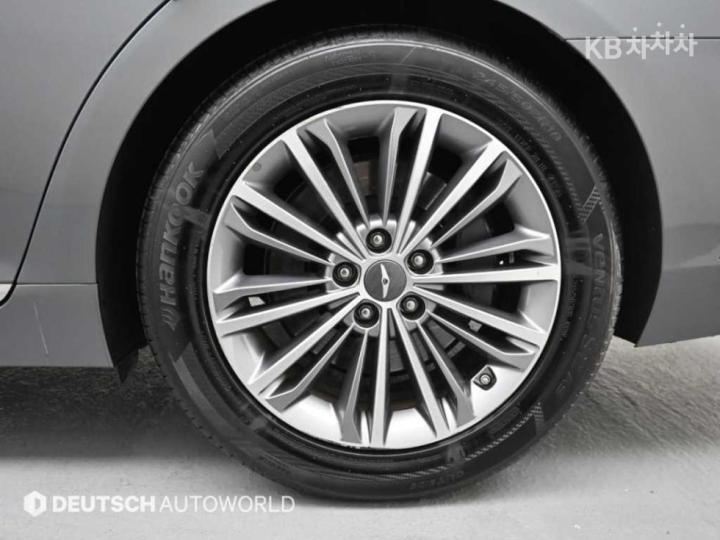 Genesis EQ900 3.8 GDI AWD Luxury 6