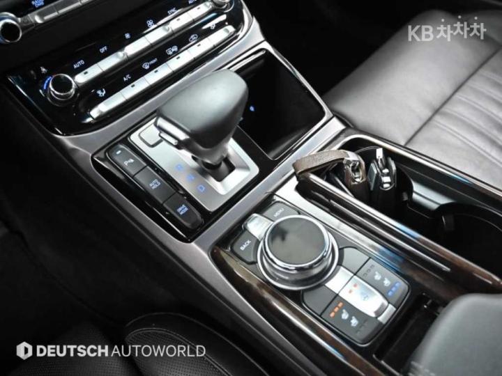 Genesis EQ900 3.8 GDI AWD Luxury 10