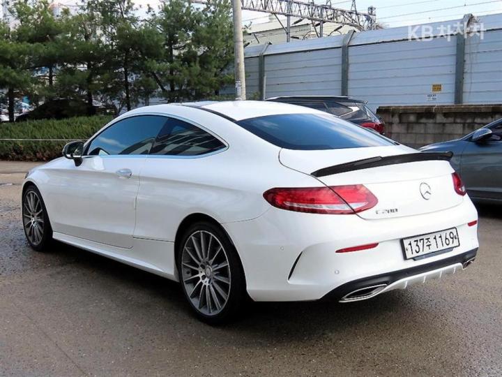 Mercedes-Benz C-Class C200 Coupe 4
