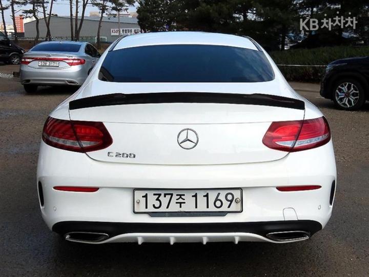 Mercedes-Benz C-Class C200 Coupe 5