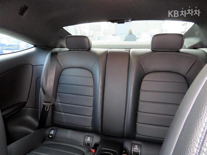 Mercedes-Benz C-Class C200 Coupe 7