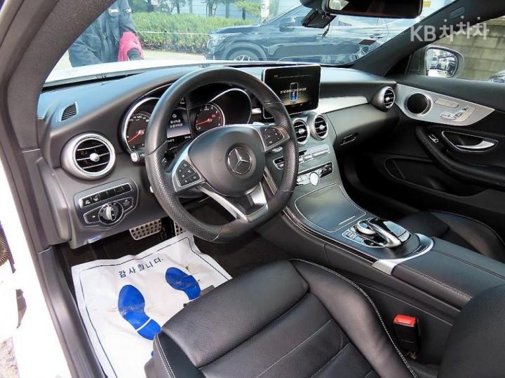 Mercedes-Benz C-Class C200 Coupe 8