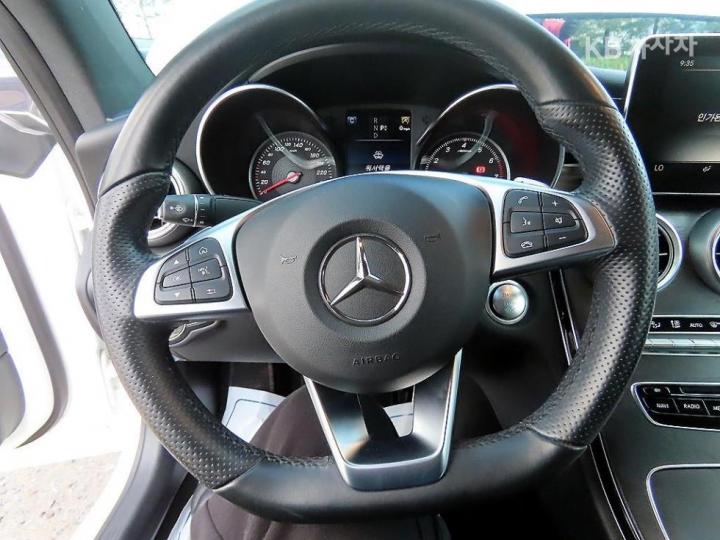 Mercedes-Benz C-Class C200 Coupe 9