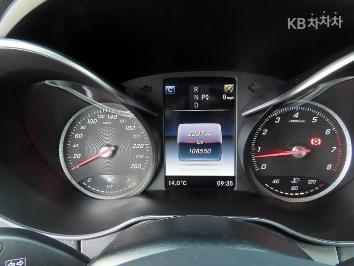 Mercedes-Benz C-Class C200 Coupe 10