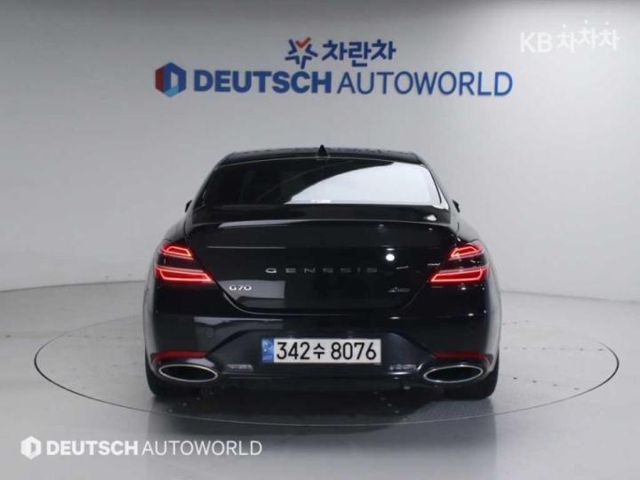 Genesis G70 2.0T Sport Package 5