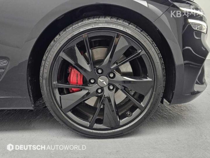 Genesis G70 2.0T Sport Package 6