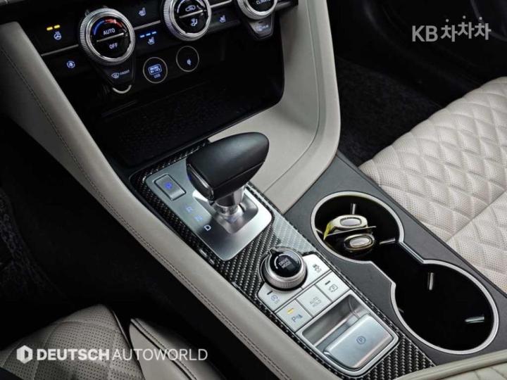 Genesis G70 2.0T Sport Package 10