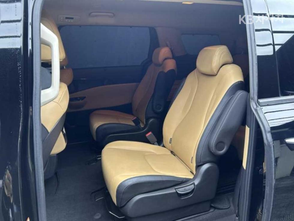 2021 - kia carnival
