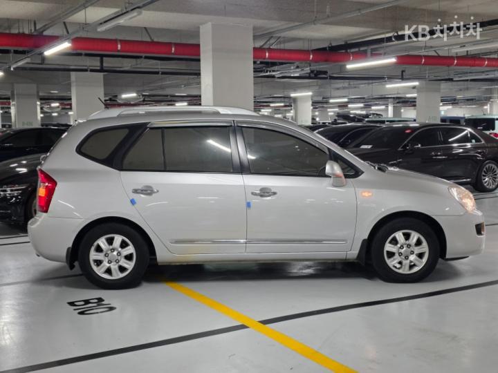 Kia Carens New 2.0 LPI GX Top Model 4
