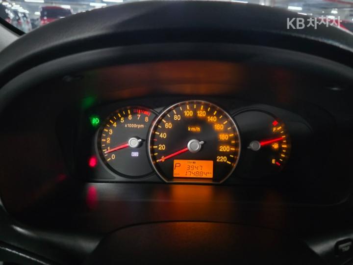 Kia Carens New 2.0 LPI GX Top Model 6