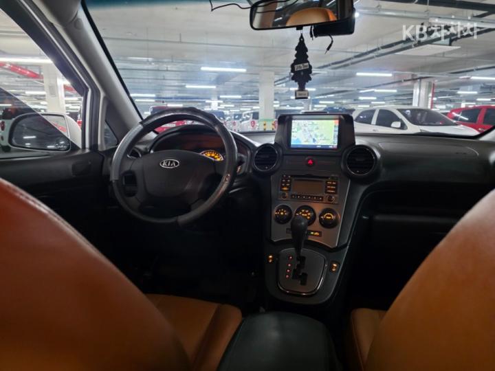 Kia Carens New 2.0 LPI GX Top Model 8