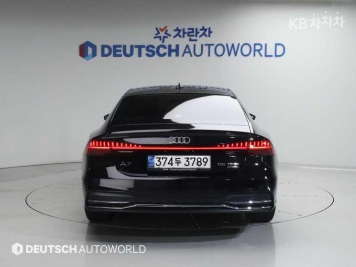 Audi A7 4K8 55 TFSI Quattro Premium 5