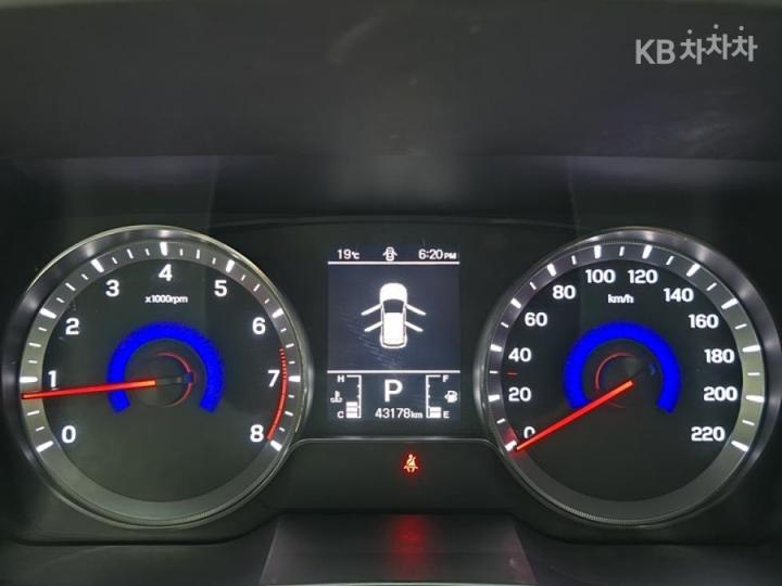 KG Mobility (Ssangyong) Tivoli Gasoline V3 2WD Base Type 7