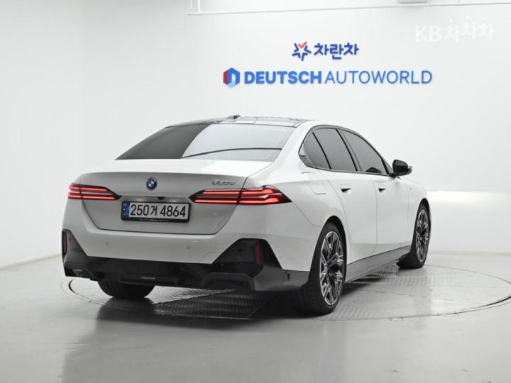 BMW 5 Series New G60 530e M Sport 3