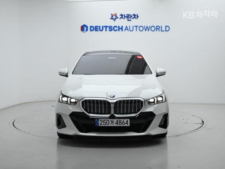 BMW 5 Series New G60 530e M Sport 4