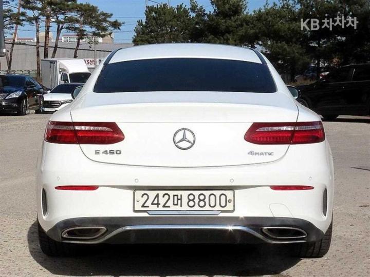Mercedes-Benz E-Class W213 E400 4MATIC COUPE 6