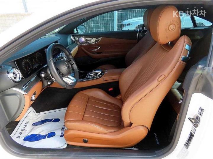 Mercedes-Benz E-Class W213 E400 4MATIC COUPE 7