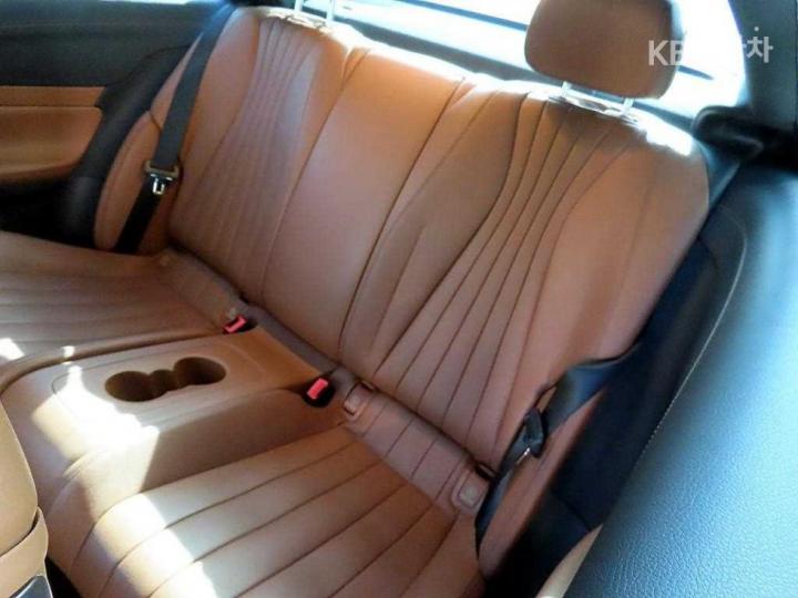 Mercedes-Benz E-Class W213 E400 4MATIC COUPE 8