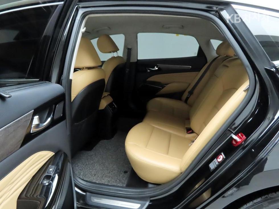 2020 - kia k7