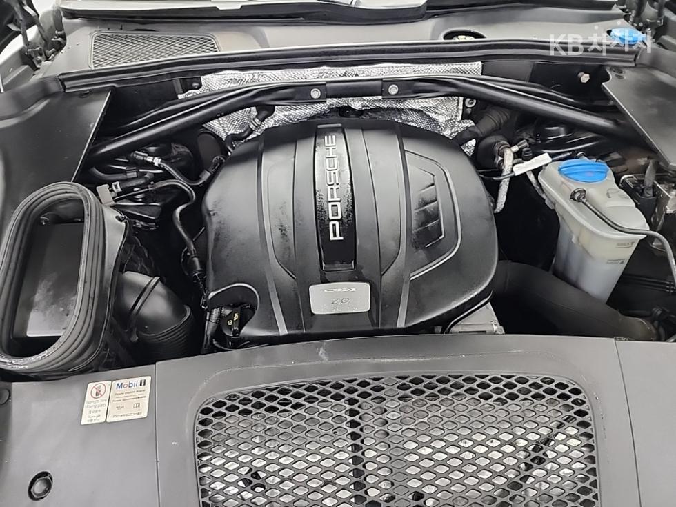 2015 - porsche macan