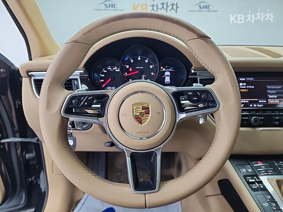 2015 - porsche macan