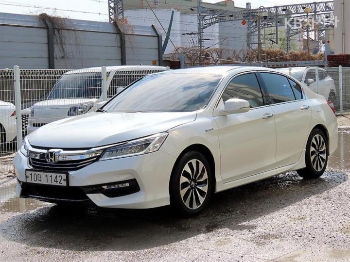 Honda Accord Hybrid 2.0 3