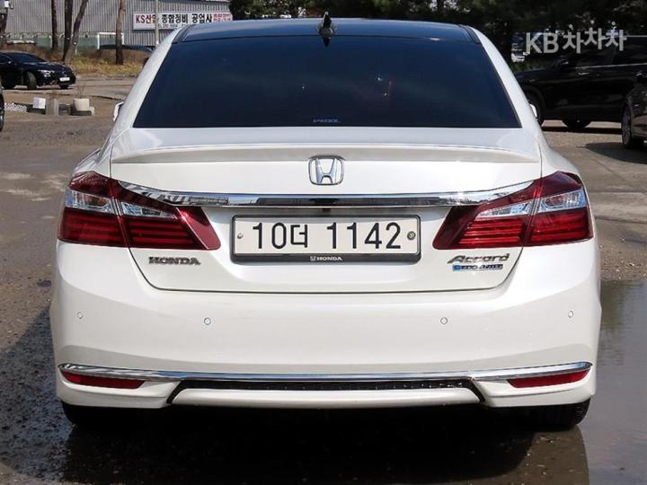 Honda Accord Hybrid 2.0 5