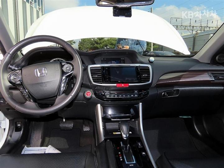 Honda Accord Hybrid 2.0 8