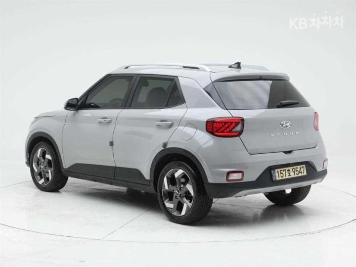 Hyundai Venue Gasoline 1.6 Modern Plus 5