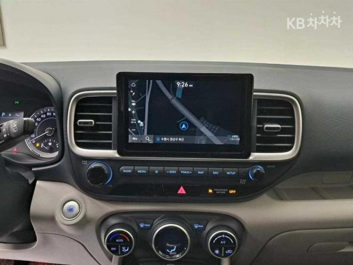 Hyundai Venue Gasoline 1.6 Modern Plus 10