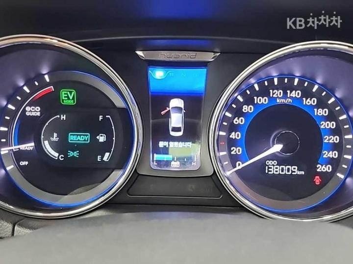 Hyundai Sonata Hybrid 2.0 Royal 8