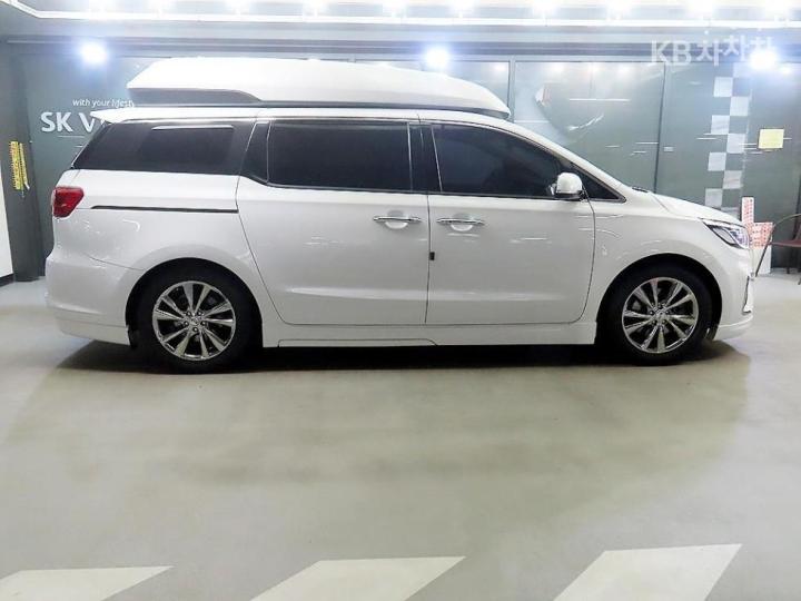 Kia Carnival High Limousine 3.3 Gasoline President 4