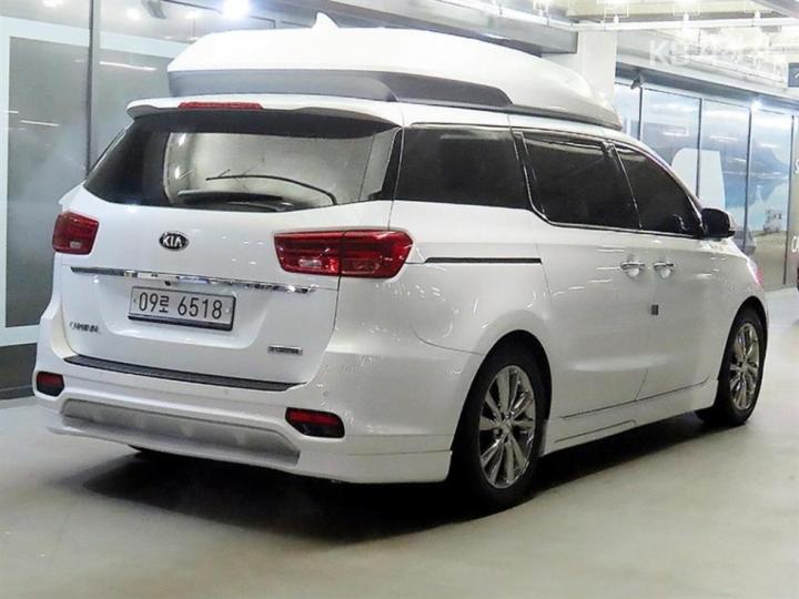 Kia Carnival High Limousine 3.3 Gasoline President 5
