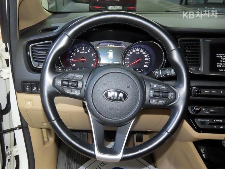 Kia Carnival High Limousine 3.3 Gasoline President 9