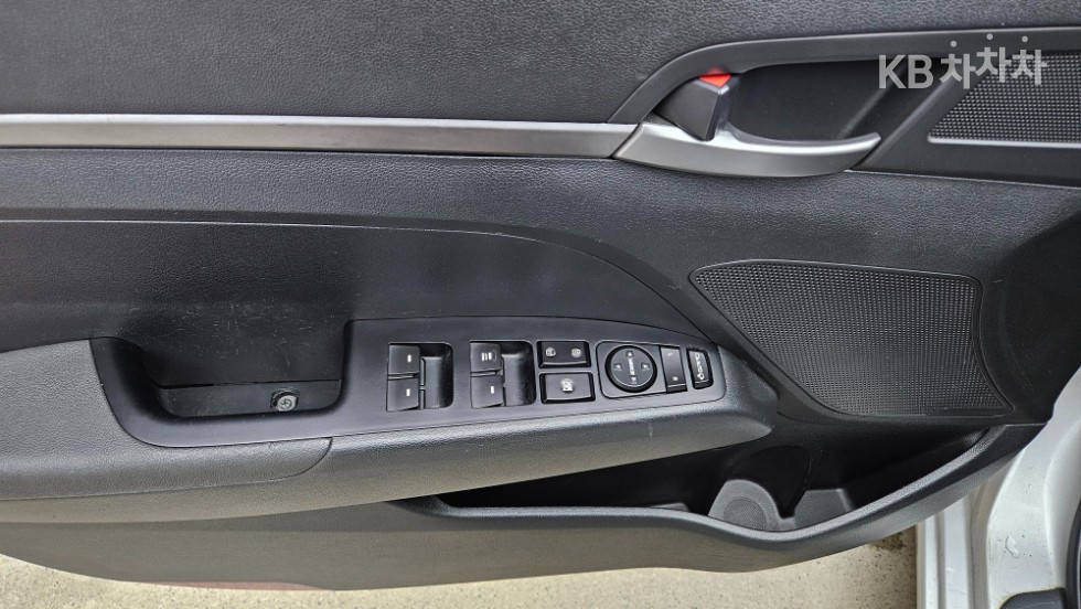Hyundai Avante — miniaturë 18