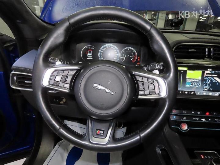 Jaguar F-PACE 30d FIRST EDITION 9