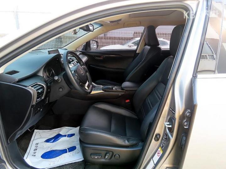 Lexus NX 300h Supreme 6