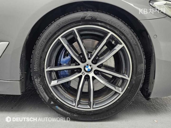 BMW 5 Series G30 520i M Sport 6