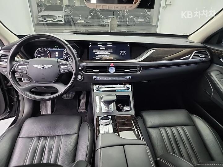 Genesis G90 3.8 GDi AWD Luxury 8