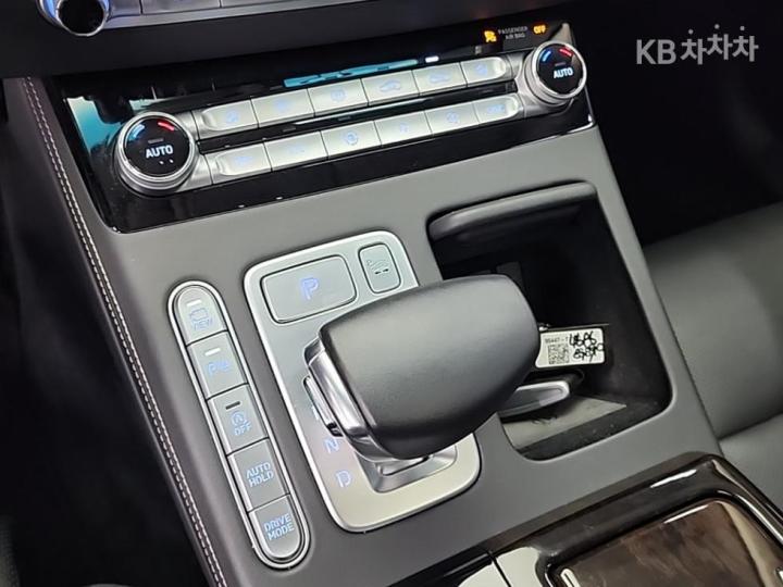 Genesis G90 3.8 GDi AWD Luxury 9