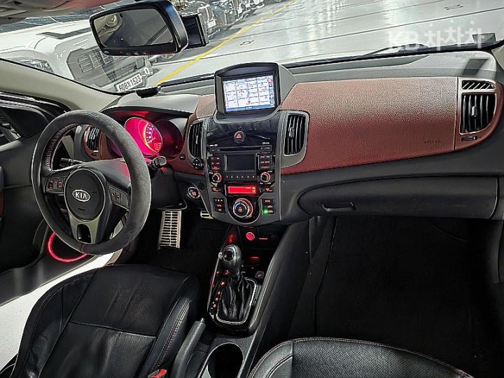 Kia Forte Koup 1.6 GDI Prestige 8