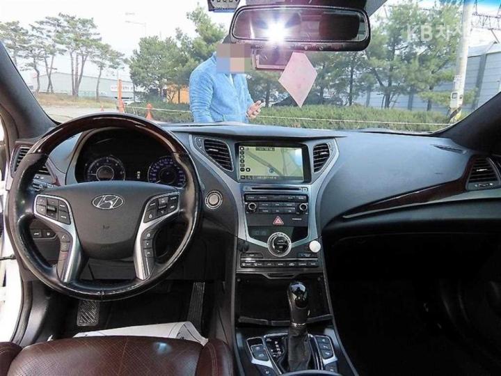 Hyundai Grandeur HG HG220 Diesel Premium 8