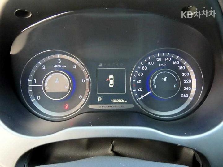 Hyundai Grandeur HG HG220 Diesel Premium 10