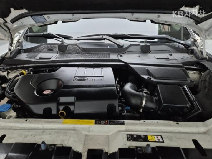 Land Rover Discovery Sport 2.0 TD4 SE 6