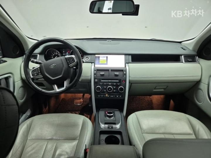 Land Rover Discovery Sport 2.0 TD4 SE 8