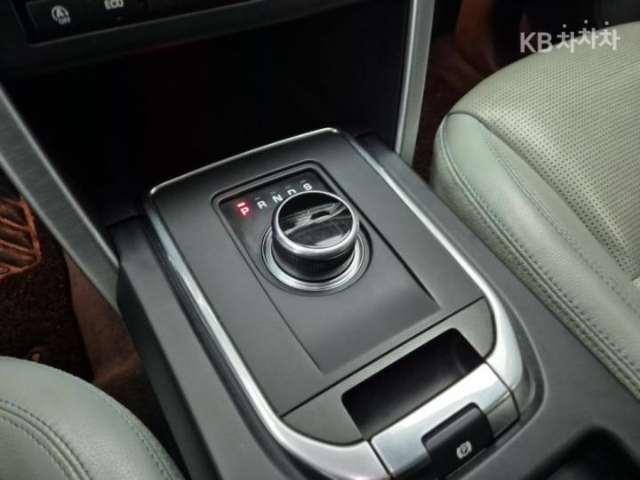 Land Rover Discovery Sport 2.0 TD4 SE 9