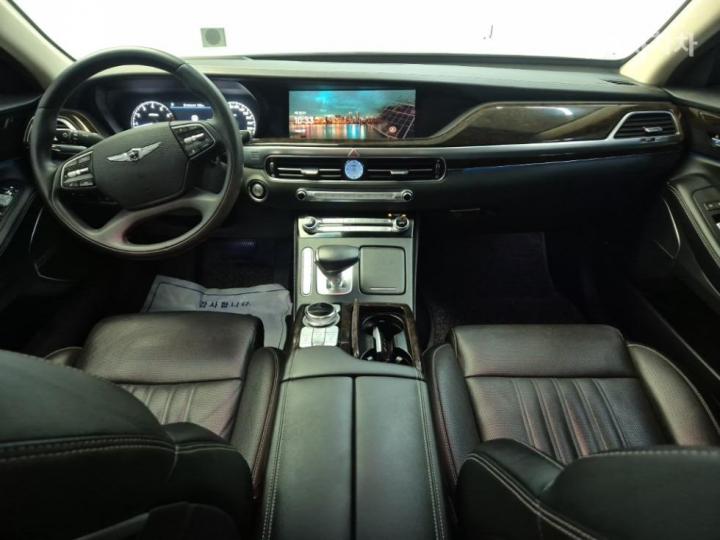 Genesis G90 3.8 GDi AWD Premium Luxury 8