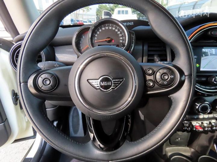 Mini Cooper 1.6 Base Type 9