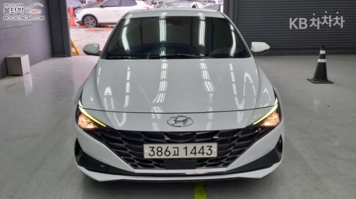 Hyundai Avante CN7 1.6 LPi Smart 4